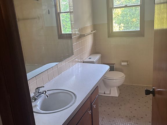 5th image of 5807 Garrett Ln #3
