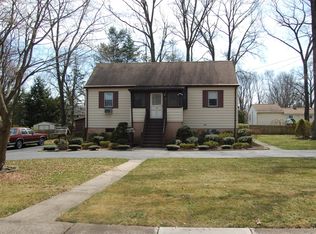 64 Grove St, Waldwick, NJ 07463