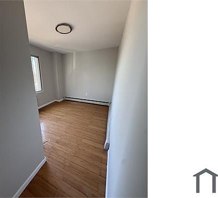 3rd image of 4559 Bronx Blvd Floor 2