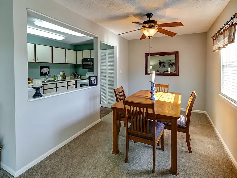 River Road Court — Photo 30