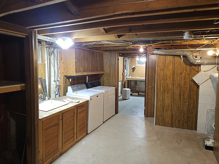 906 S Sparks St — Photo 12