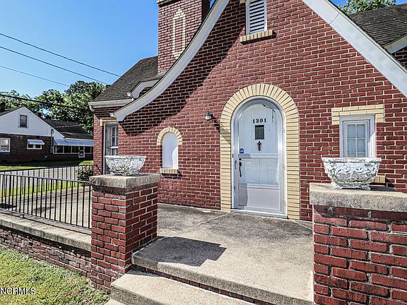 5th image of 1301 W Thomas Street