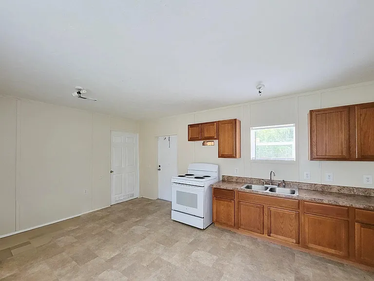 9203 Greens Rd #A — Photo 20
