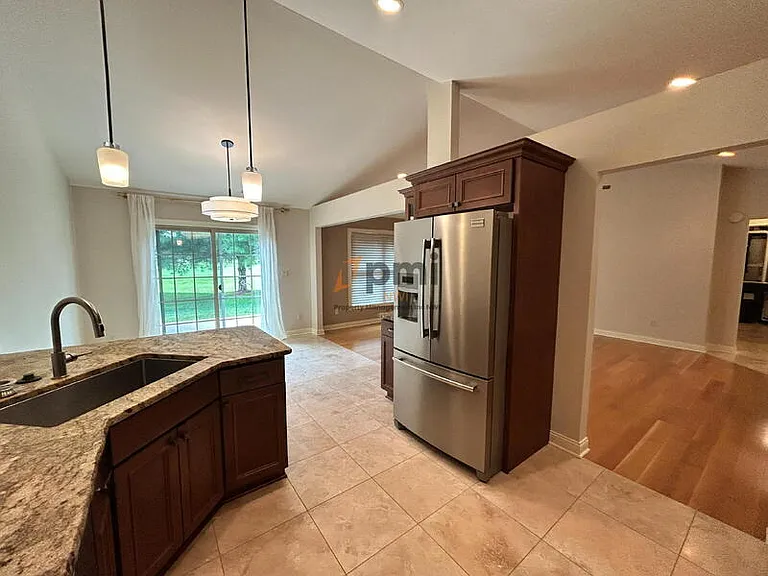 827 Veterans Ln — Photo 7
