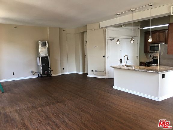 4th image of 215 W 7th St APT 608