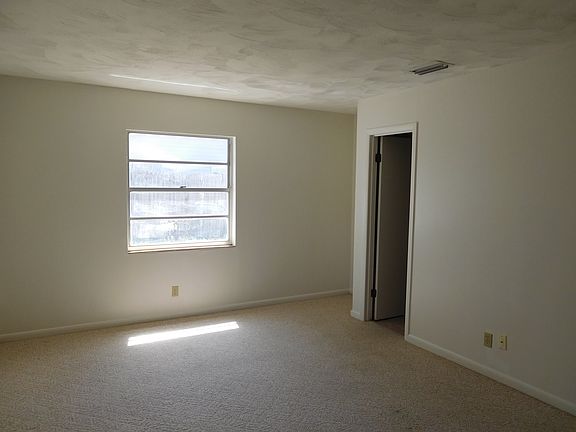 5th image of 2604 Travelers Palm Dr