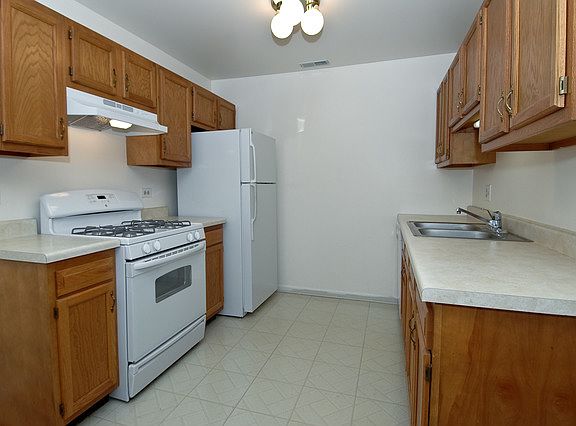 4th image of 285 Crestview Dr Unit D