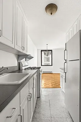 Rented by Manhattan Realty Group | media 17