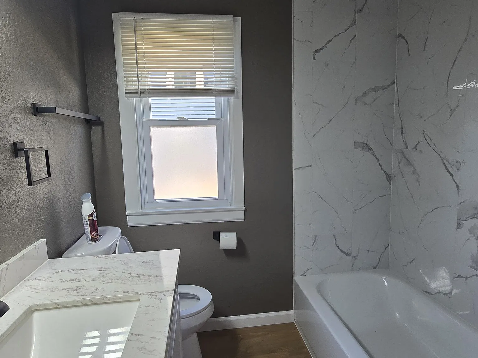 3 bed, 1.0 bath, 950 sqft, $2,100 — Photo 4