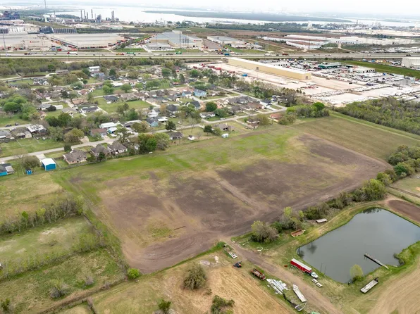 11026 Bois D Arc St, La Porte, TX 77571