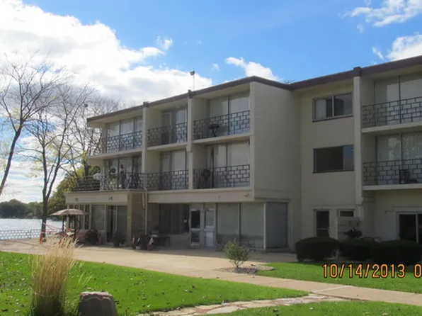 3405 S Browns Lake Dr, Burlington, WI 53105