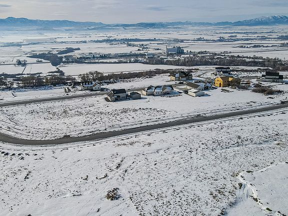 3rd image of 675 N Cherry Ridge Ln