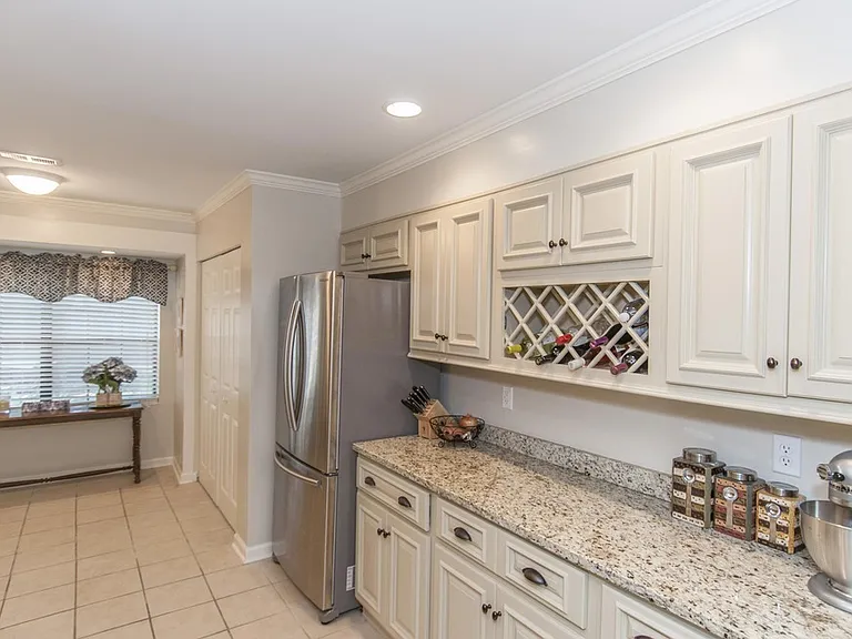 1812 Belle Chez — Photo 3
