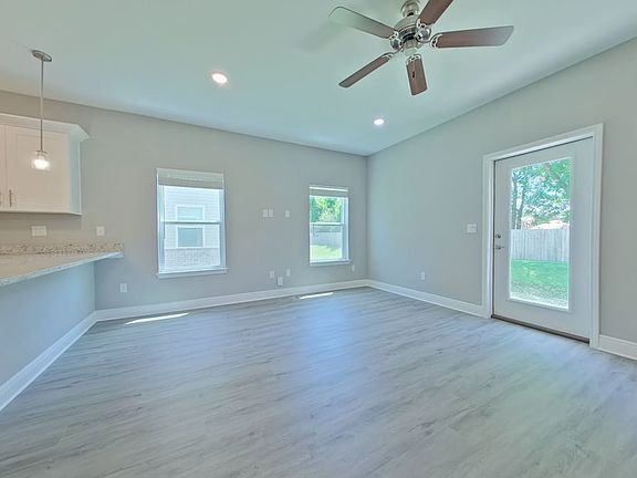 4th image of 840 Fairview Dr