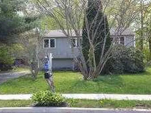 246 Roanoak Ave, Willimantic, CT 06226