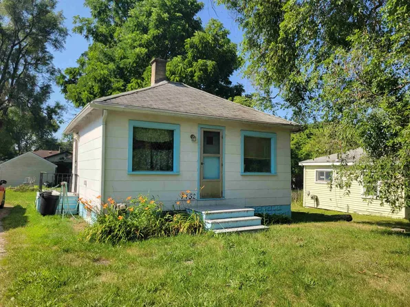 1452 Norton St, Burton, MI 48529