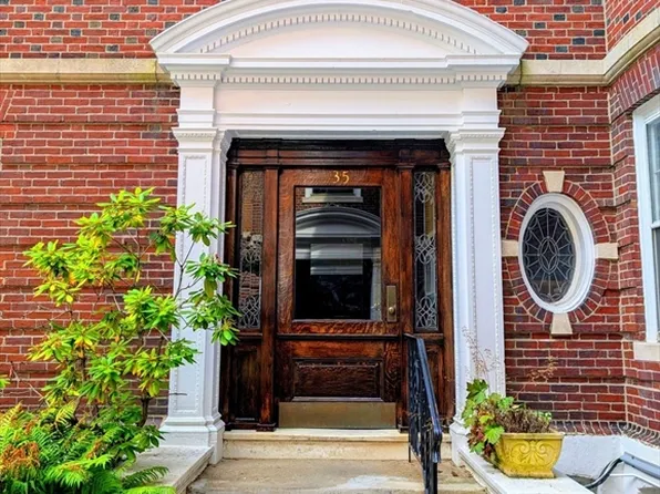35 Lee St APT 11, Cambridge, MA 02139