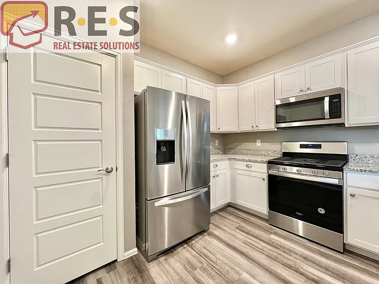 6902 Longpark Dr — Photo 6