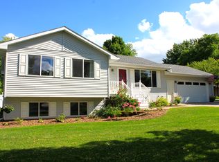 106 Trail Ridge Rd, Brookings, SD 57006