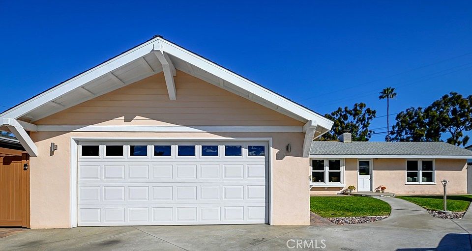 1st image of 417 Emerald Pl