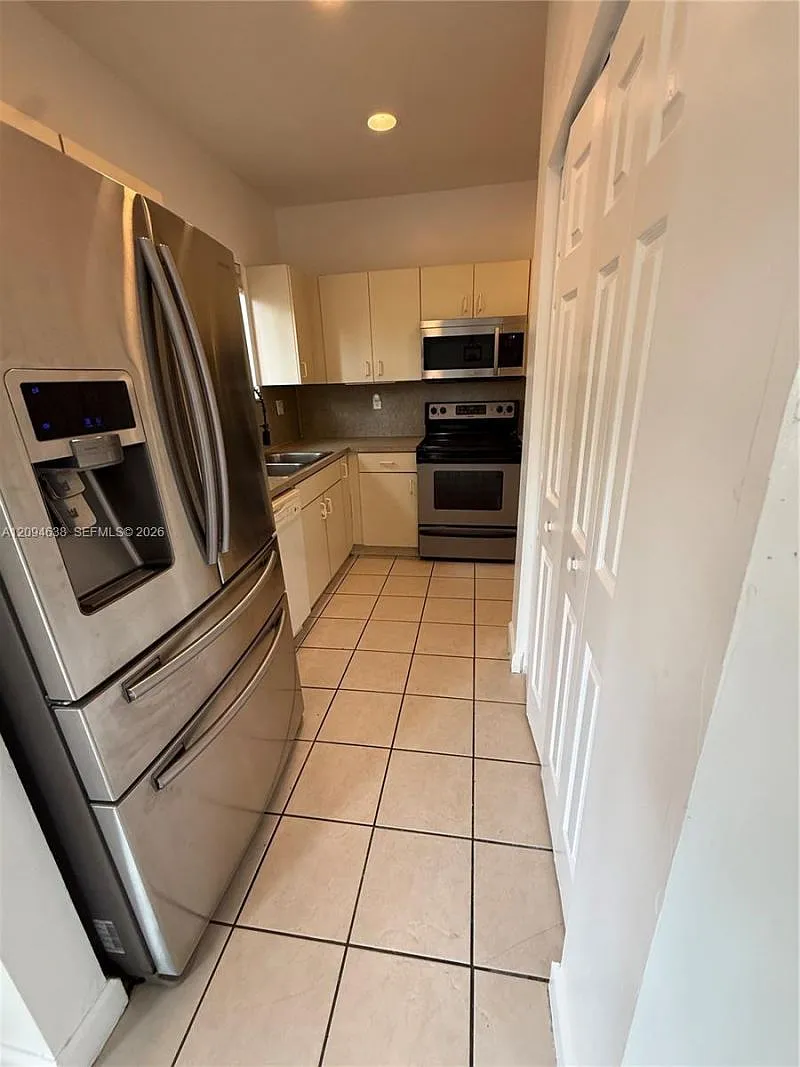 3 bed, 2.0 bath, 1507 sqft, $2,500 — Photo 3