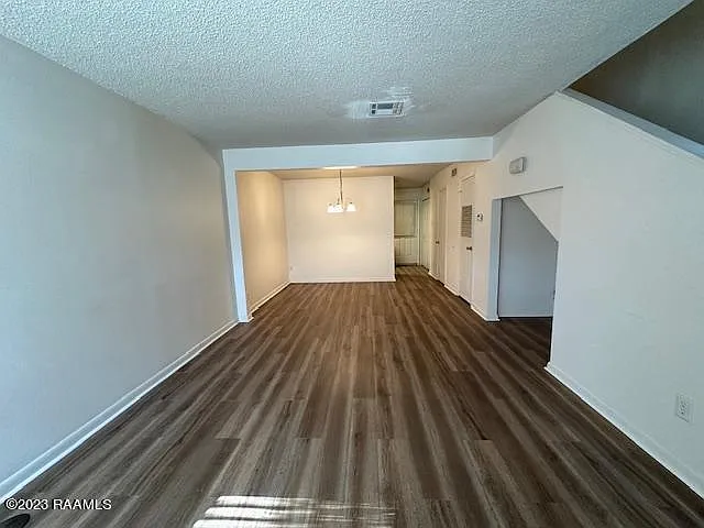 40 Phlox Dr — Photo 5