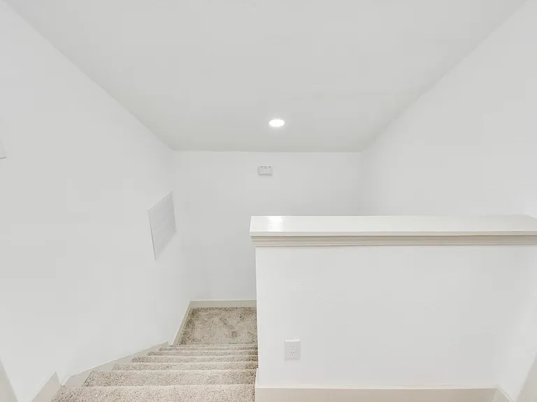 1501 Maiden Ln — Photo 24