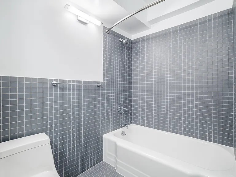 300 E 46th St #18A — Photo 8