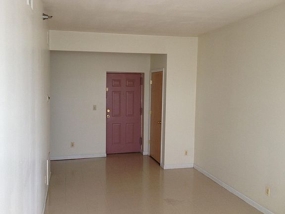 5th image of 146 N Grove St #1