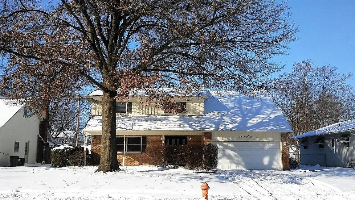6135 Darby Ln photo 1