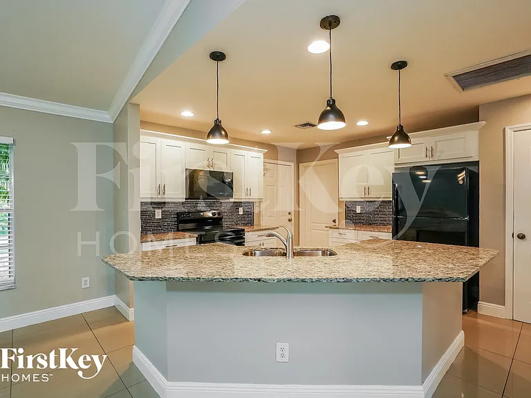 2503 33rd St SW — Photo 5