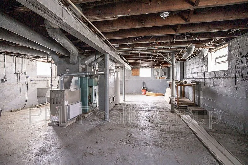 2 bed, 1.0 bath, 1052 sqft, $1,000 — Photo 2