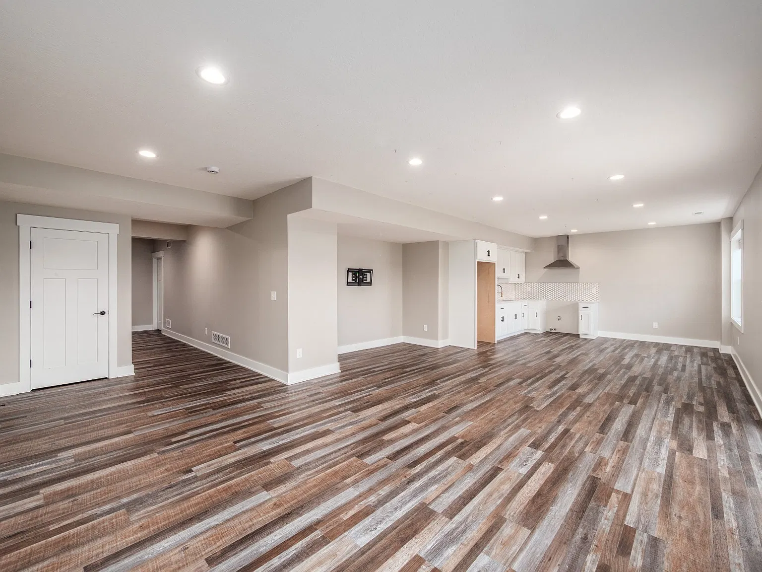 5 bed, 4.5 bath, 3995 sqft, $4,800 — Photo 3
