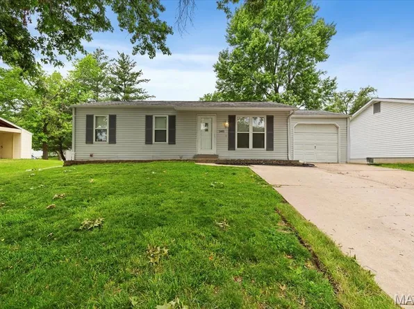 2403 Brookfield Ln, O'Fallon, MO 63368