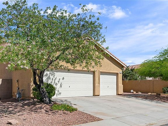 3rd image of 8754 Glennaire Way