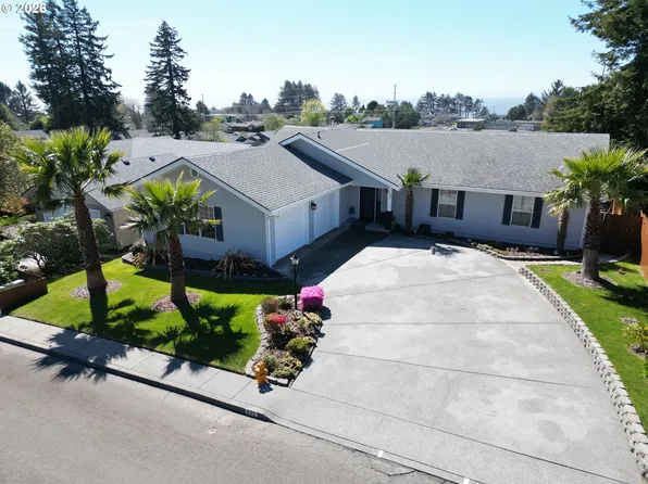 835 Highland Ave, Brookings, OR 97415