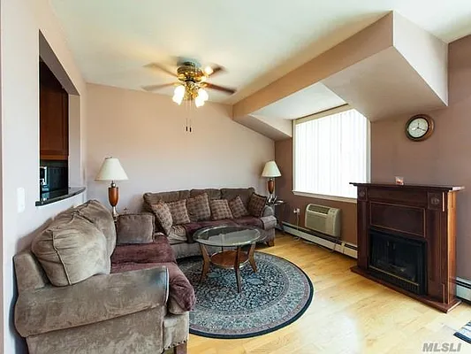 Sold by Daniel Gale Sotheby's International Realty | media 6