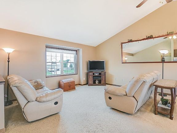 5th image of 25874 Euclid Ave