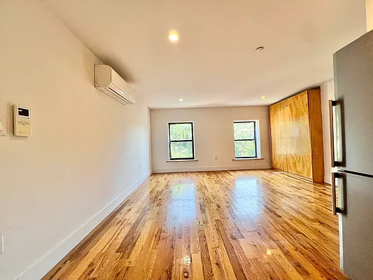 Rented by ERNY LLC | media 30