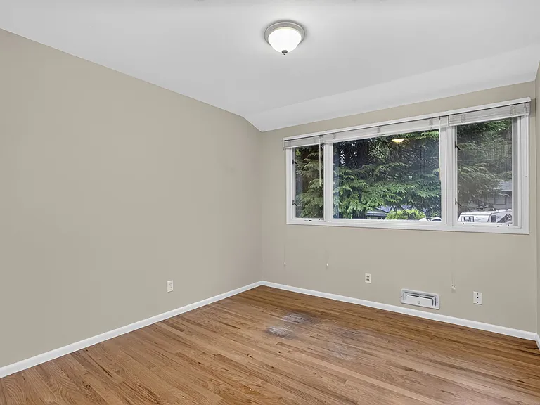 910 York Rd — Photo 10