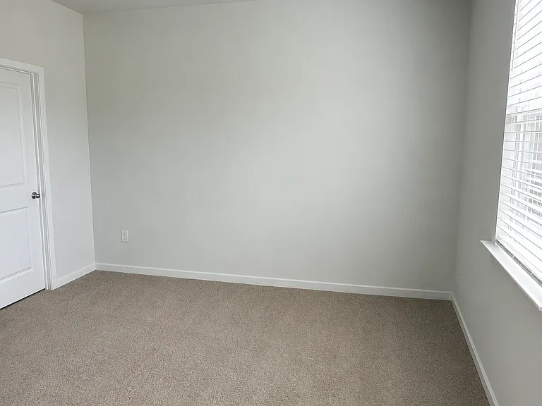 110 Cloverleaf St — Photo 12