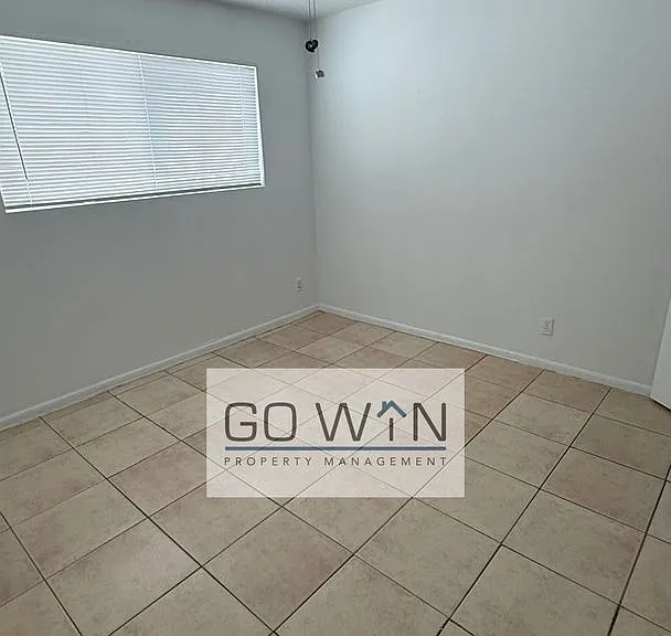 1626 W Denton Ln — Photo 12