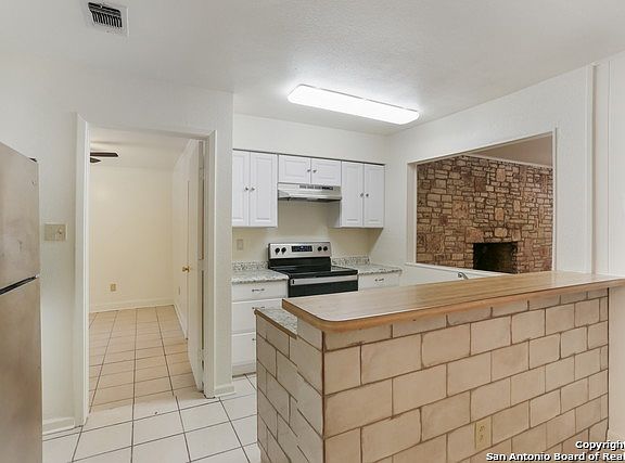 5th image of 4410 Hickory Hill Dr