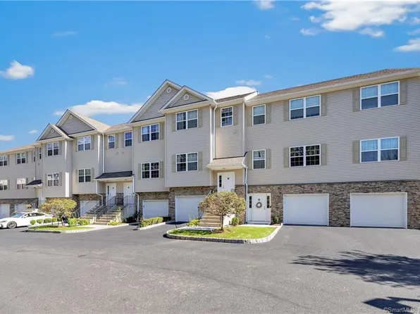 39 Riverview Court #39, Brookfield, CT 06804