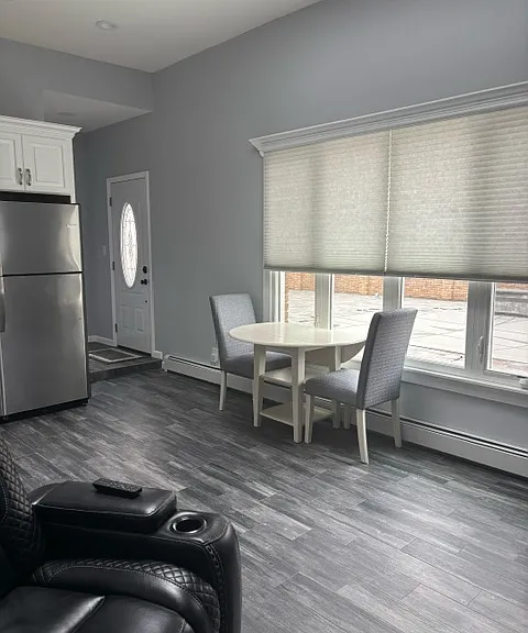 385 Vineland Ave — Photo 2