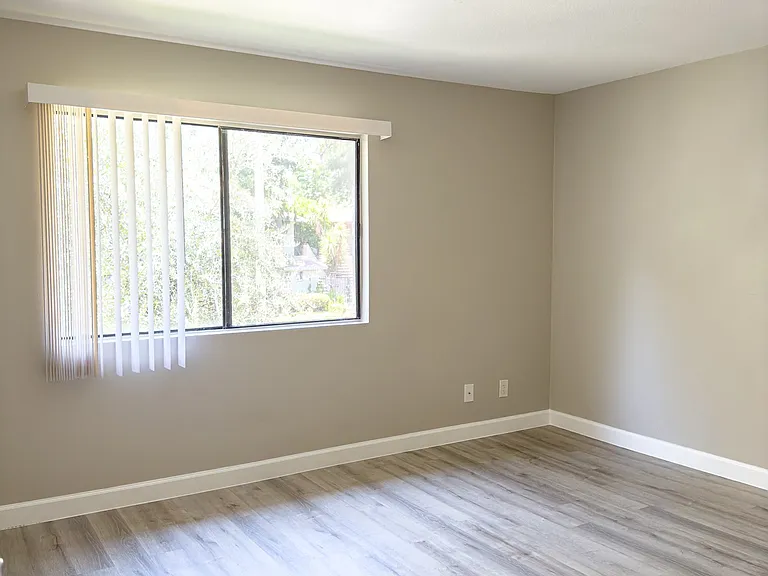 Jordan Apartments — Photo 15