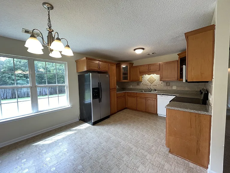 261 Winchester Way SE — Photo 4