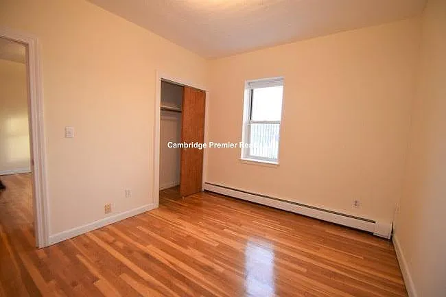164 N Beacon St — Photo 4