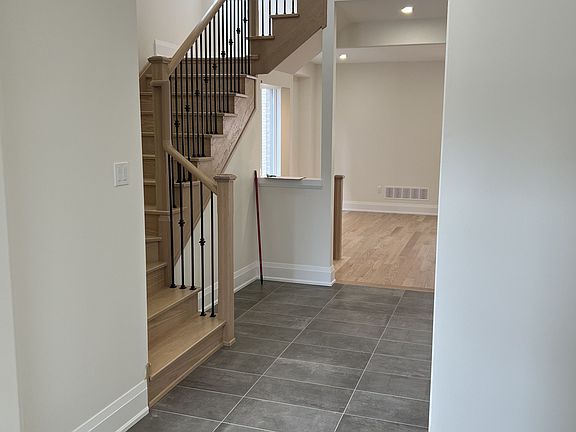 4th image of 93 Baycroft Blvd