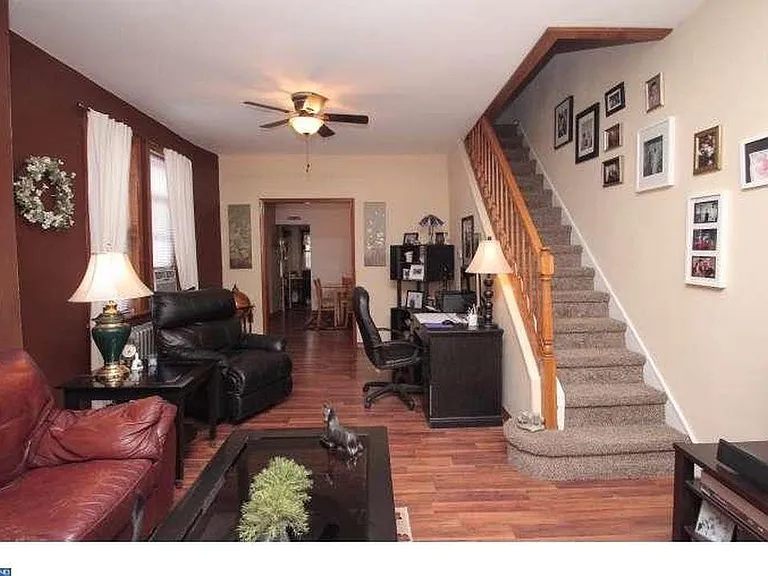 photo shows old tenant belongings to give you a sense of size